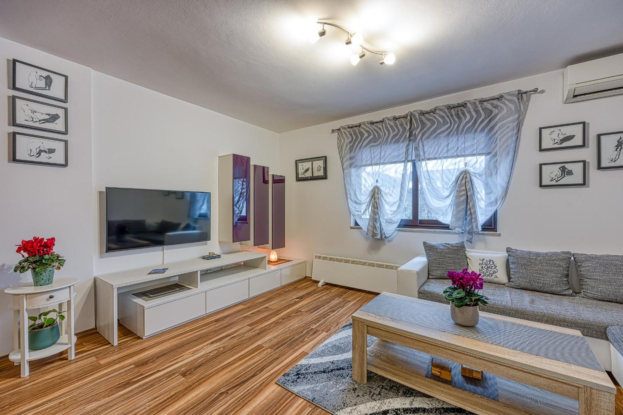 Apartments Suki 로비니 외부 사진