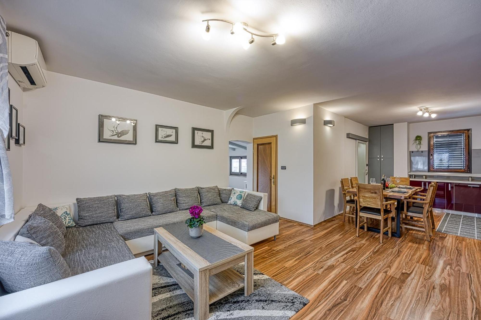 Apartments Suki 로비니 외부 사진